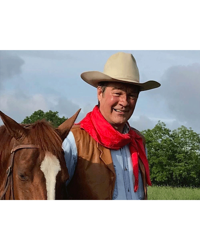 Jake Thorne as John Wayne with horse